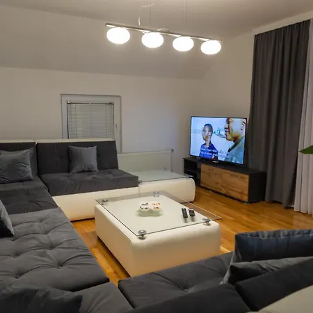 Grand Lux Apartment *