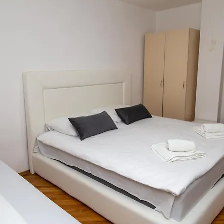 Grand Lux Apartment *