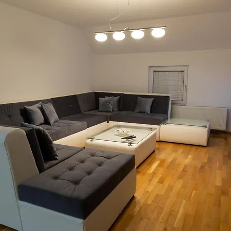 Grand Lux Apartment *